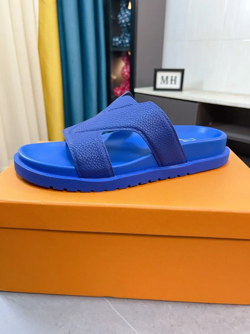 Men's shoes💰300🌹🌹【LV】Multi-color new men's slippers, original top-quality version, original special cowhide with pebbled embossing➕sheepskin on the inner and side, non-slip combination sole, more stable walking, more comfortable and lightweight, high-end and generous, size: 38~44